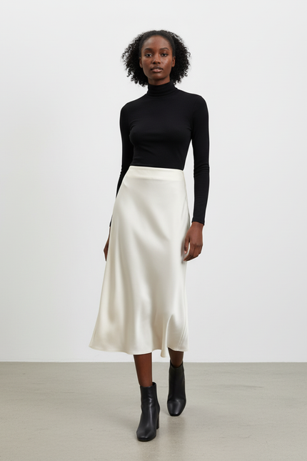 Jupe Midi Satin Crème Élégante