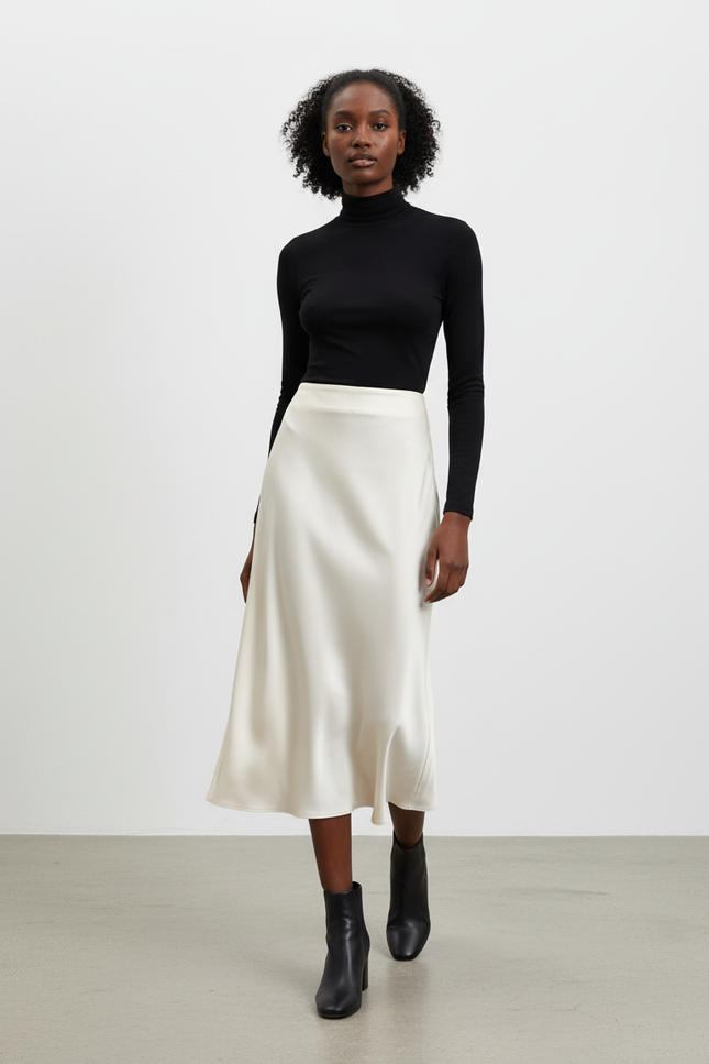 Jupe Midi Satin Crème Élégante