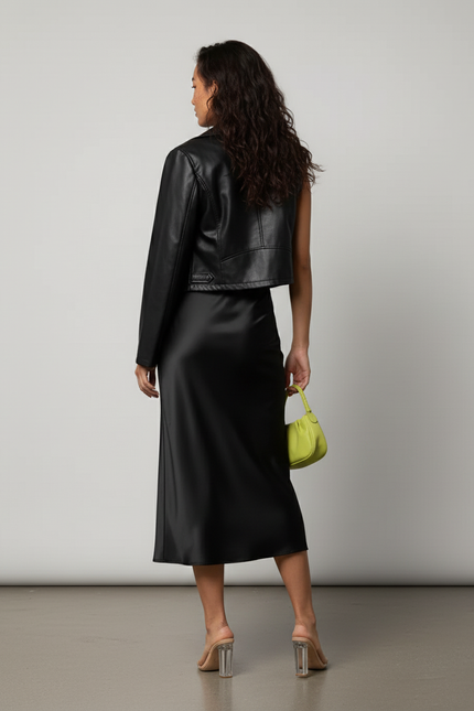 Jupe Midi Noire Satin Fluide Élégante