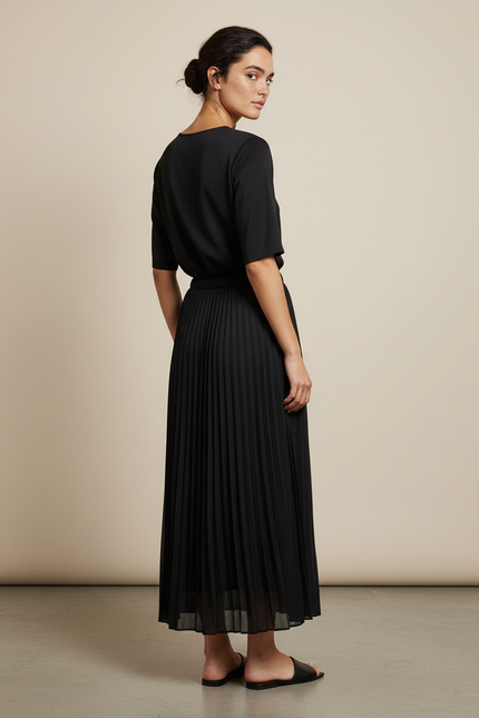 Jupe Midi Noire Plissée Élégante moderne